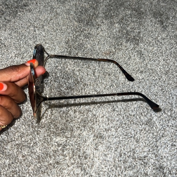 Generic Sunglasses - Picture 2 of 4